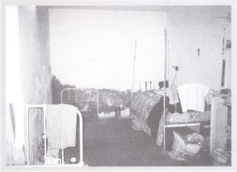 Сырая и холодная комната, в которой живут сестры Мария и Ксения